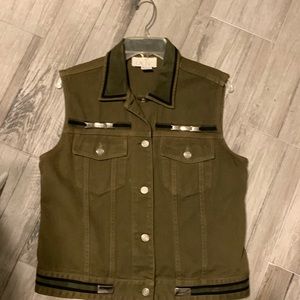 Cach’e vintage vest in army green